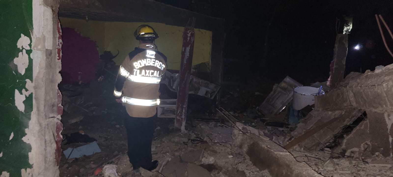 Brinda el presidente municipal de Tlaxcala de Xicohténcatl, Alfonso Sánchez, su respaldo a las familias afectadas por explosión en Acuitlapilco
